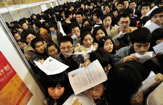 本科学历逐渐“白菜化”，二本毕业生工作难寻，还有好出路吗？