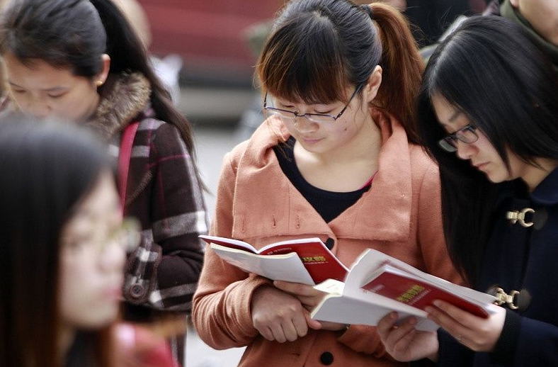 高考再现“黑马大学”，明明是二本院校，投档线却仅次于清北