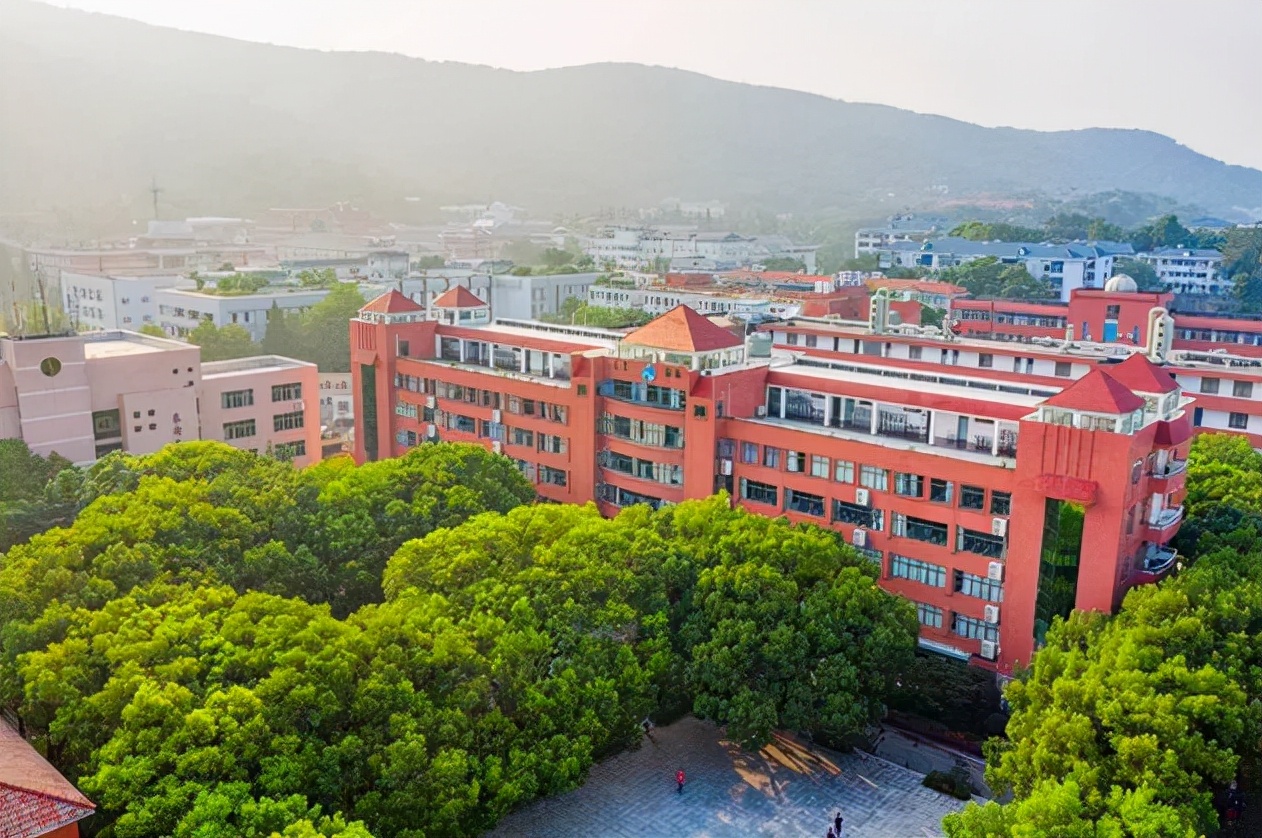 确定了！湖南省这三所高中厉害了，成为清华大学“优质生源地”