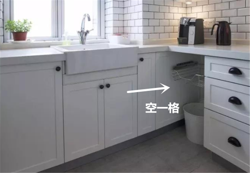 厨房定制橱柜千万别做满！现在流行“空一格”，美观又实用