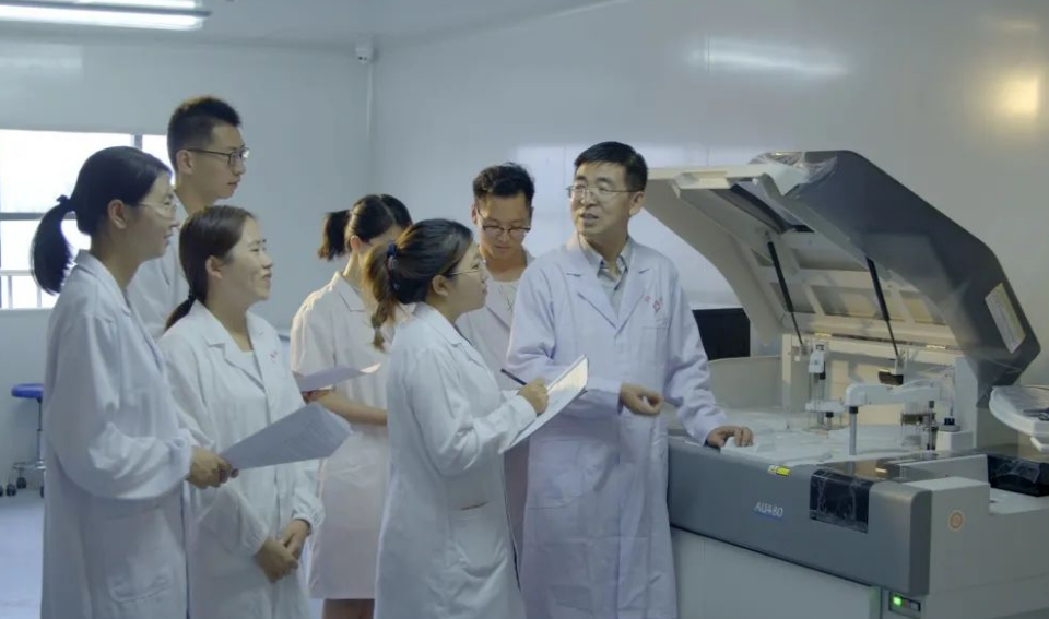 文科生也可以学医？4个适合文科生的医学专业，难度不大还好就业