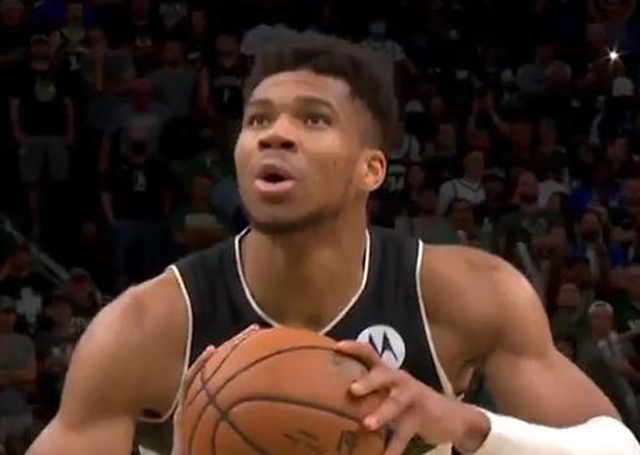 篮网vs雄鹿直播在线观看g7（3分钟14-0打崩篮网！雄鹿3巨头狂轰89+35+13，哈登16分，抢七来了）