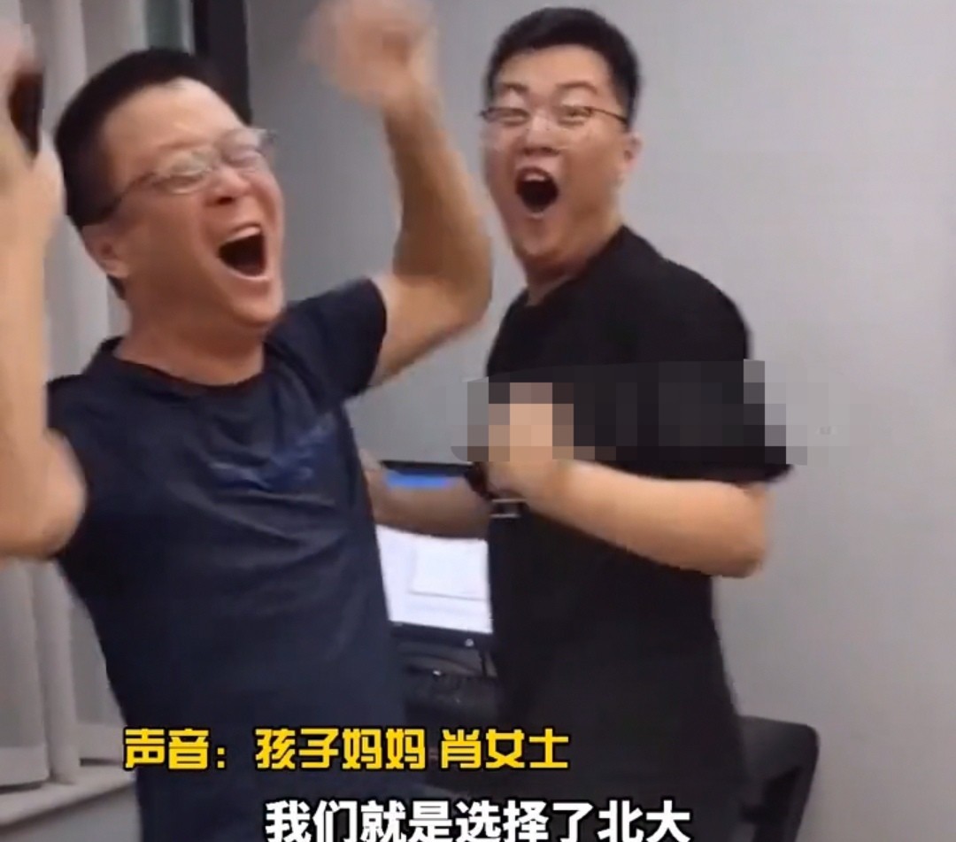 高考分数出炉，考生、家长、老师的反应，承包了我全部的感动