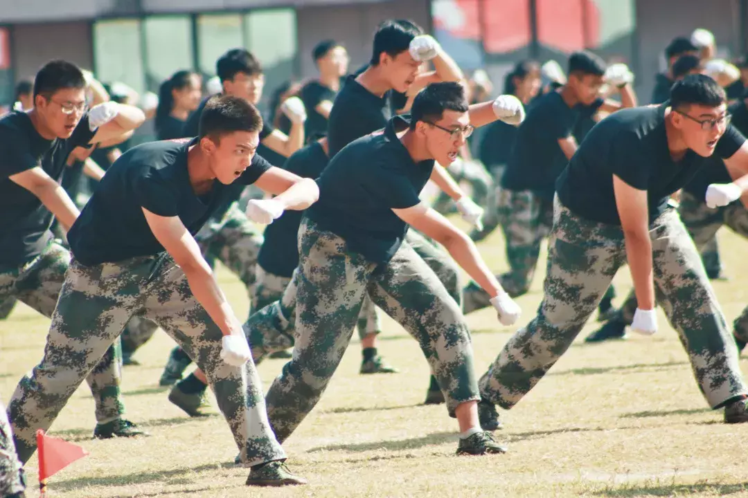 2019级中南大学本科新生完成军训，雄姿英发展风采！