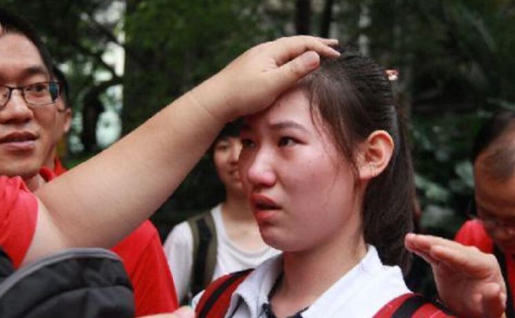 高考考生答题失误，请求“更换”答题卡遭无视，央求半小时也无用