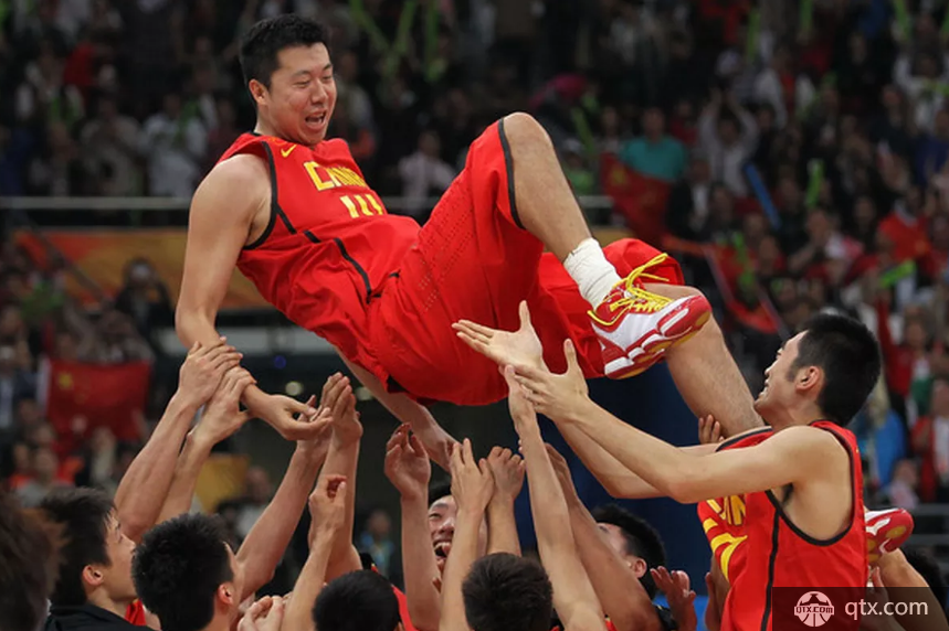 王治郅nba為什么沒成功（王治郅技術不亞于姚明，實力完勝阿聯，為何最終卻沒能立足NBA？）