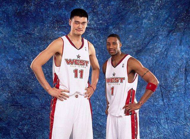 nba为什么只有姚明成功（NBA有那么多“巨人”，为何只有姚明成功了？自然生长+勤奋+情商）