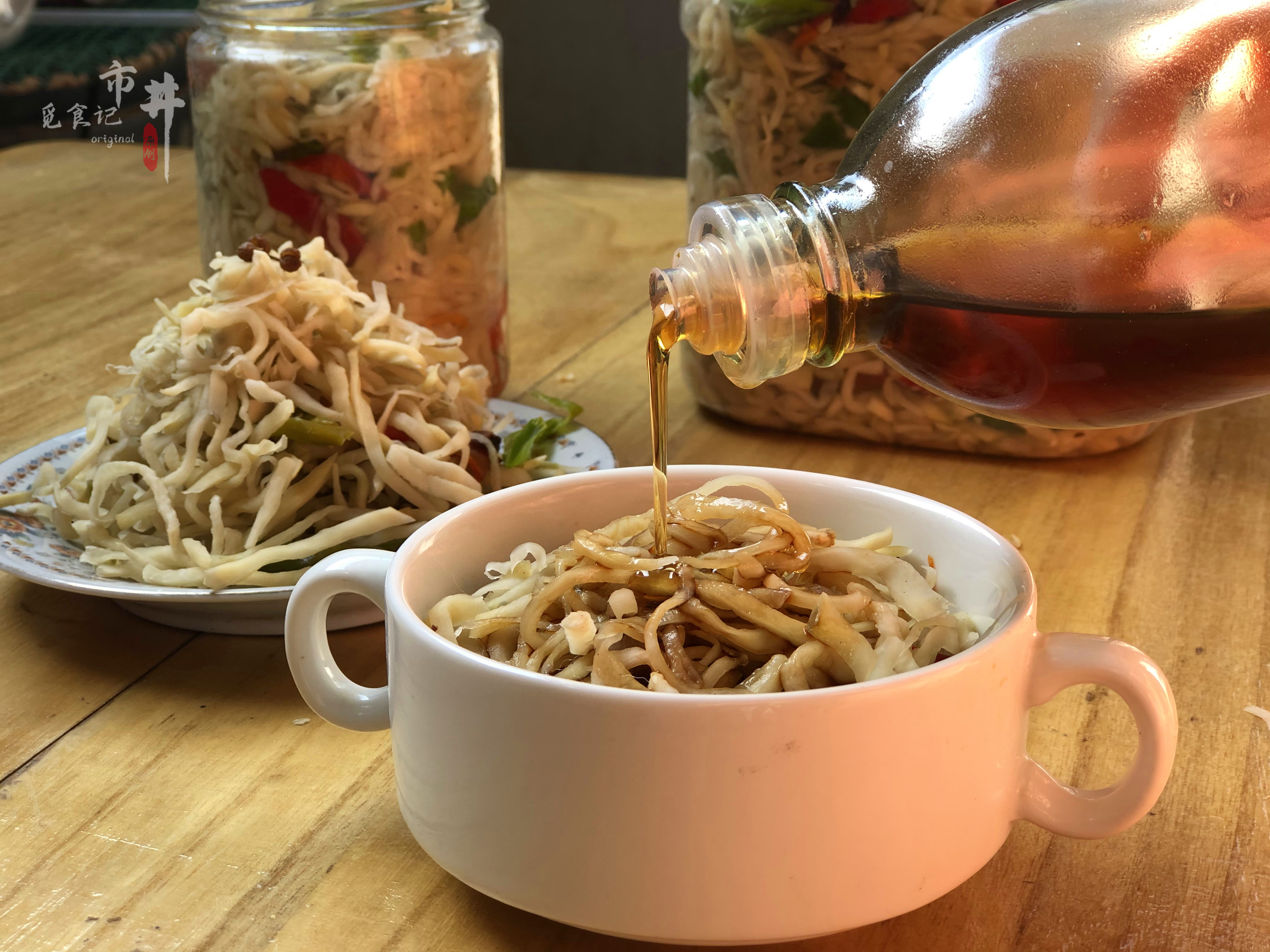 1,比较少量但足够的盐分既可以保证咸菜不会变质,又能有效地减少亚