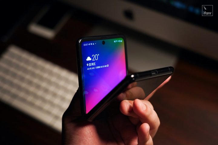 三星 Galaxy Z Flip 評測：不算完美，但市場需要這樣的手機