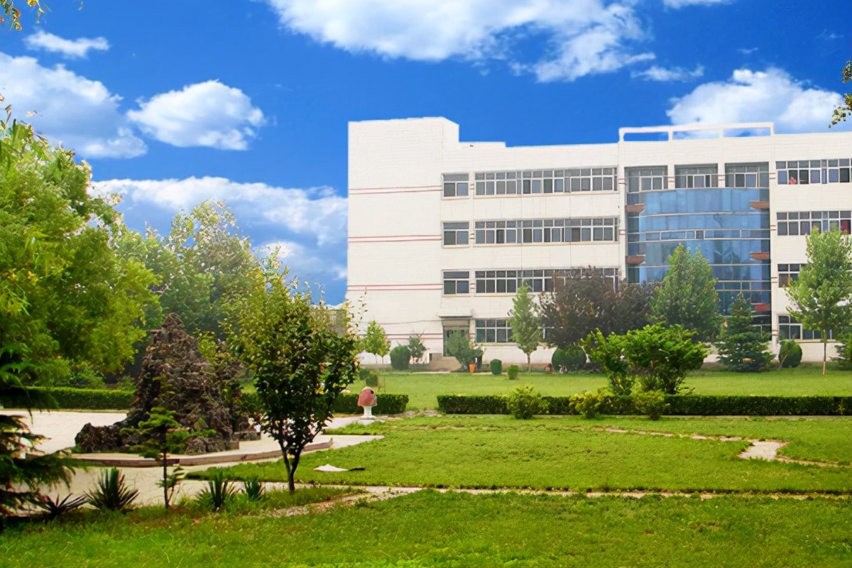 河北一高校配音《长津湖》，却遭官方“打脸”，制作方：少蹭热度