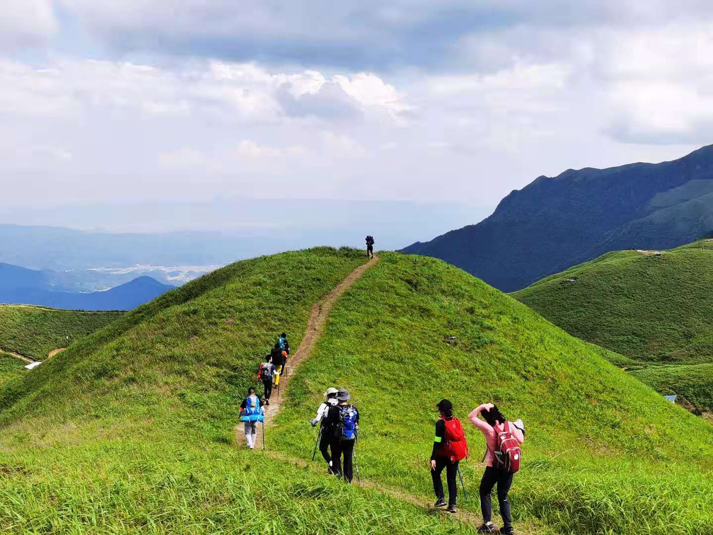 武功山海拔多少米(爱恨武功山，一生一定要去一次的徒步天堂)