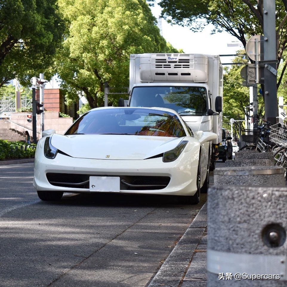 法拉利458 Italia：未来感设计的极致演绎
