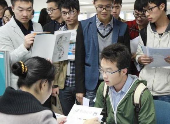 2021高考生想当老师选啥专业？4门学科需求量大，就业前景很好