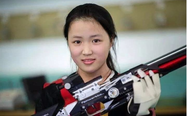 人红是非多！奥运冠军杨倩火了，被质疑立学霸人设、480分上清华