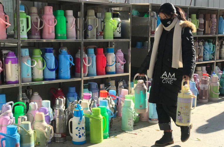 大学室友不肯均摊饮水机费用，我自掏腰包独自使用，却被同学孤立