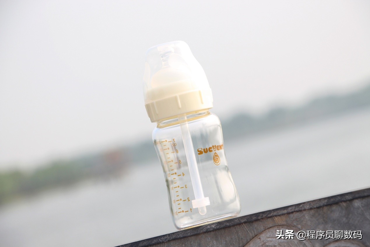 还在为给宝宝选择奶瓶而头痛？5款主流防呛奶奶瓶评测
