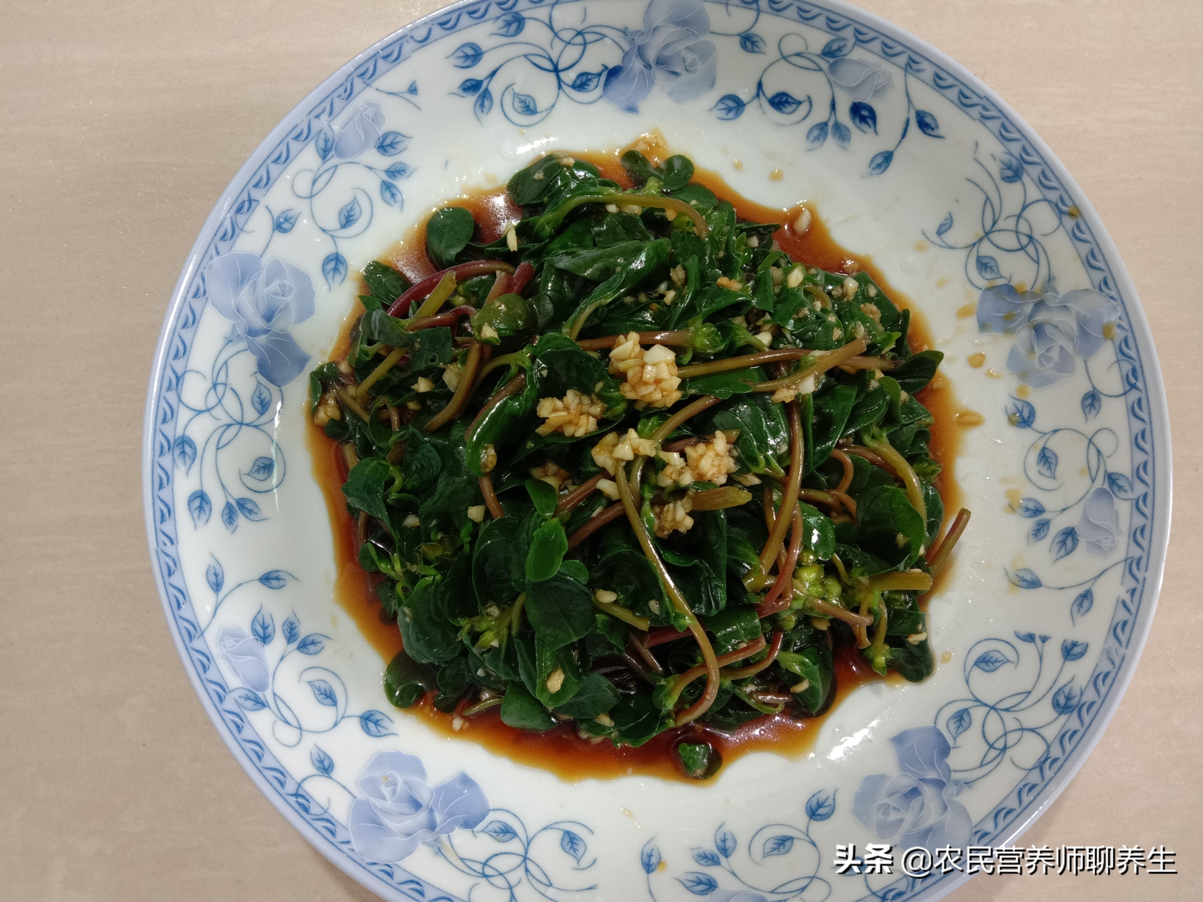 如馬齒莧炒雞蛋,可以煲湯,做粥,做餡,也可以和麵一起製作窩頭,饅頭等.