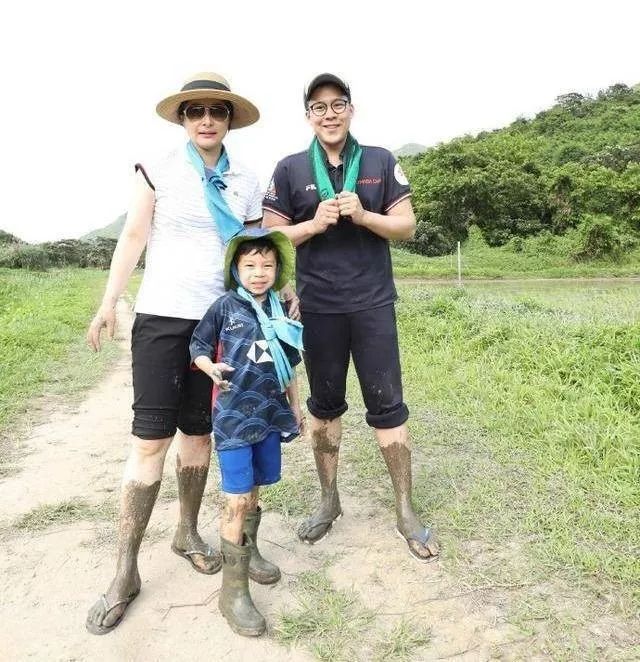 郭晶晶是如何自信的(郭晶晶首谈退役原因，分享豪门生活，曾因丈夫的一句话改变人生)