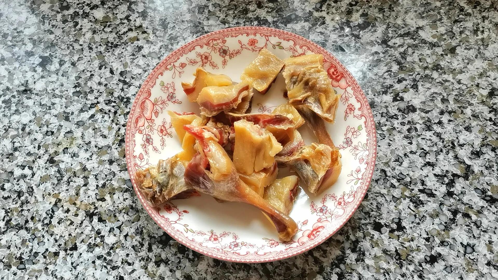 鸭子烧什么好吃（家常美味芋头烧鸭咸香味美）