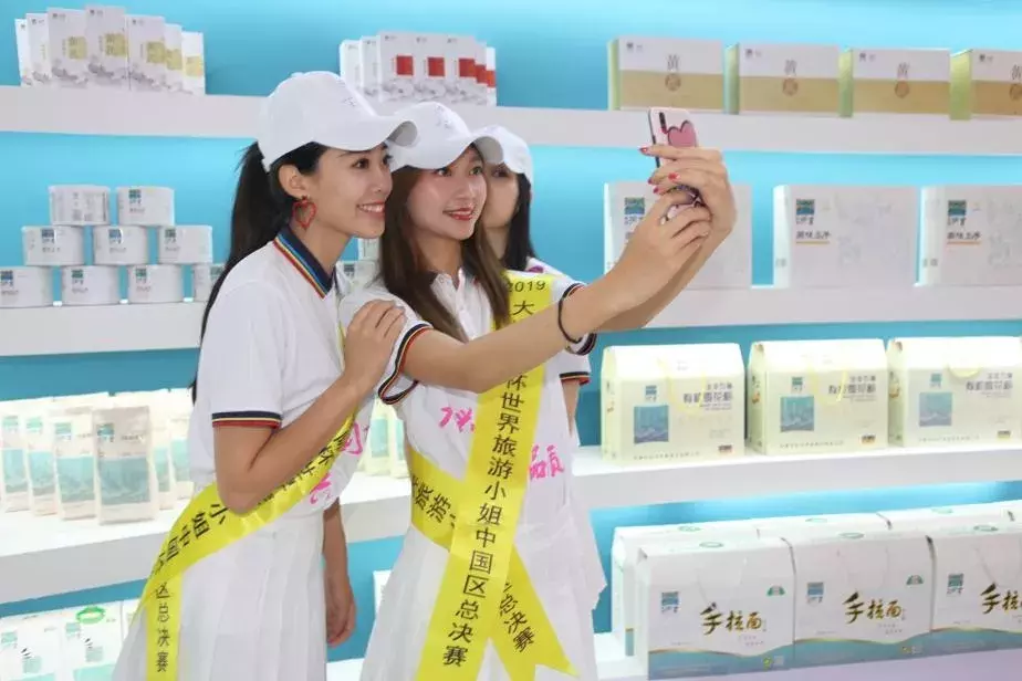 50多名高颜值大长腿美女汇聚巴彦淖尔，快来围观