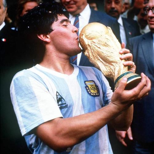 94年世界杯捧杯是哪位队员（世界杯冠军队长-金杯捧杯人）