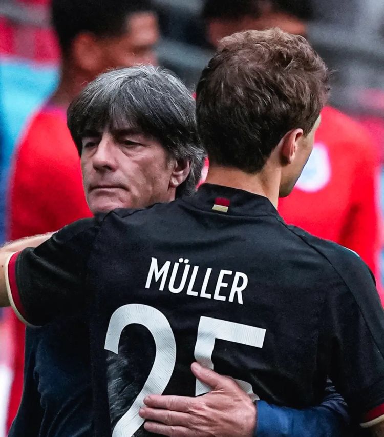 2014世界杯德国队门将自杀(5466天后，德国队首次换帅！勒夫留下最后的背影，15年弹指一挥间)