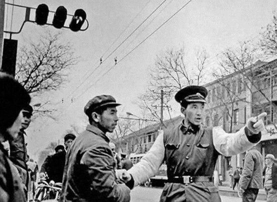 1963年，河北女会计携巨款神秘失踪，21年后从水泥地中挖出尸骨