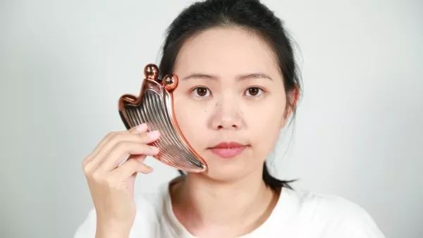 自己在家就能做的“面部提拉法”,紧致嫩肤,提拉瘦脸,简单易学