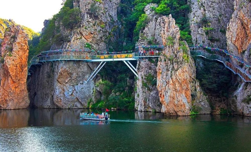 辽宁小众旅游城市，景色不逊于桂林，仿佛世外桃源，景点多游客少