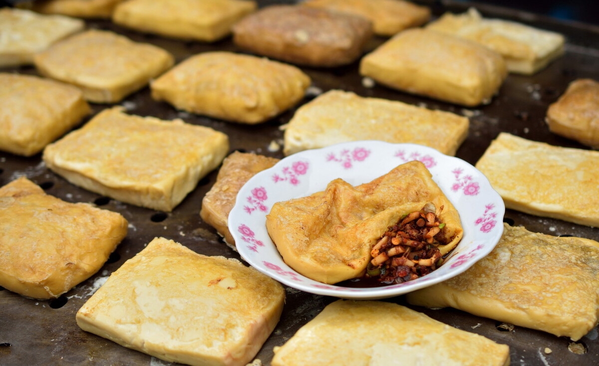 别只知道成都,贵阳,云贵川这三座小城才是最该被推荐的美食之都