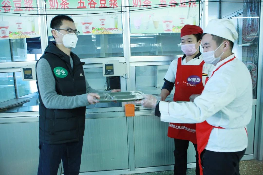 山东省潍坊商业学校组织疫情防控流程模拟演练活动