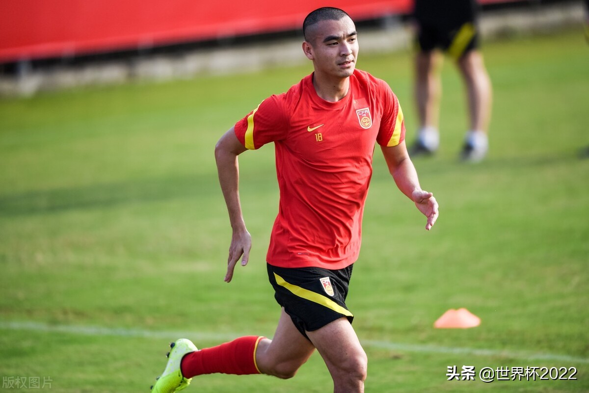 开场后,刘彬彬制造多次威胁球,国足场面一度占据优势.