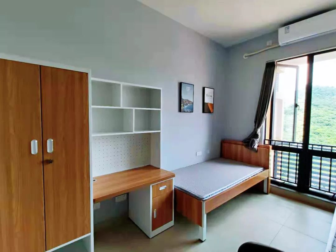 8所研究生宿舍，第二所院校的是电视剧里的宿舍吧