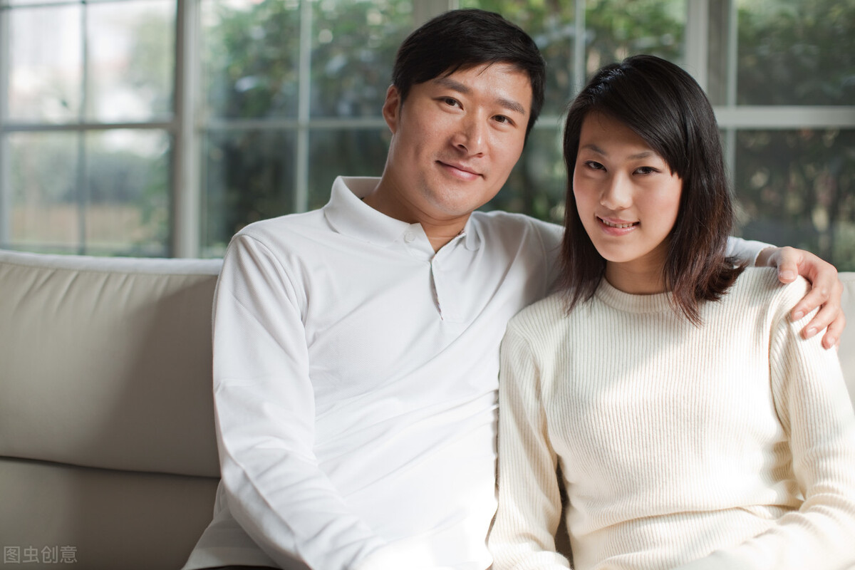 老婆在老家上班,我在深圳打工,老婆瞒着我和我哥们在一起了