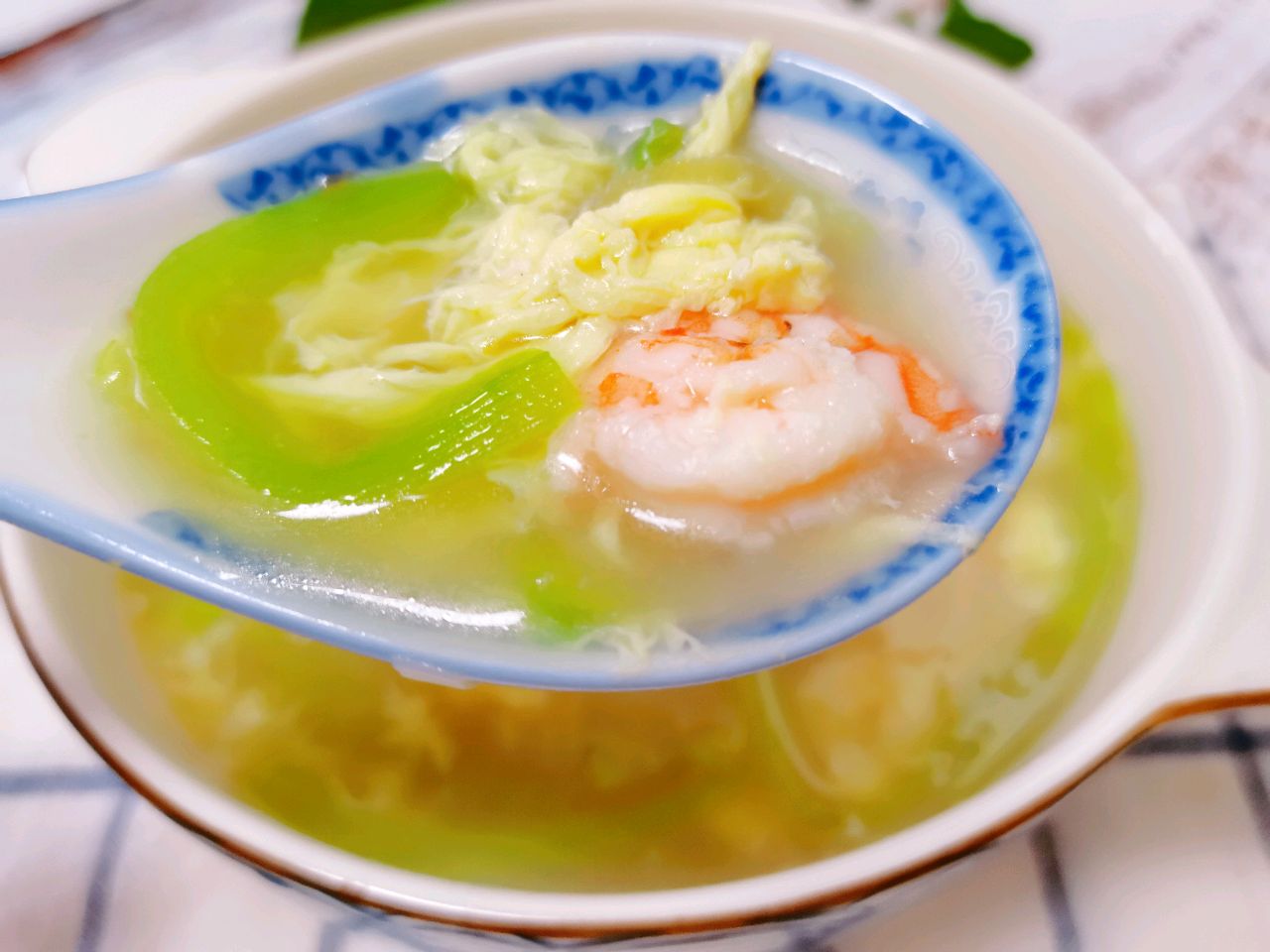 图片[2]-【鲜虾丝瓜面】做法步骤图 营养好吃又解馋过瘾 孩-起舞食谱网