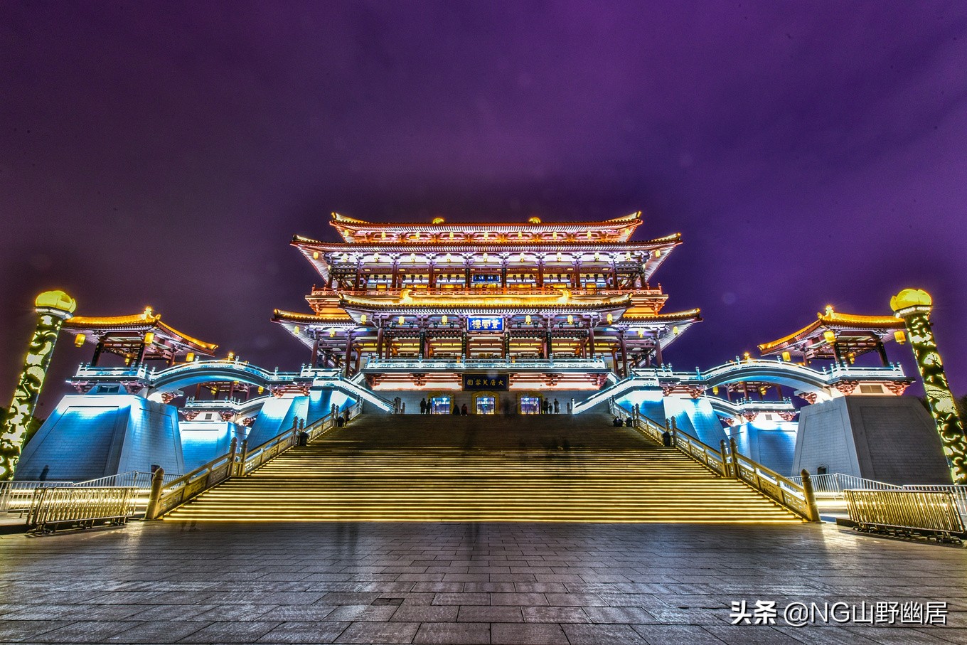 西安最美夜景:灯火辉煌的热闹街景,重现昔日的大唐盛世