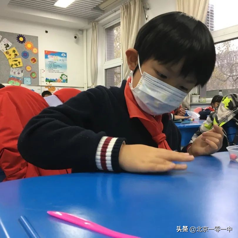 上地实验学校小学部的小可爱 带来了助力冬奥的小宇宙