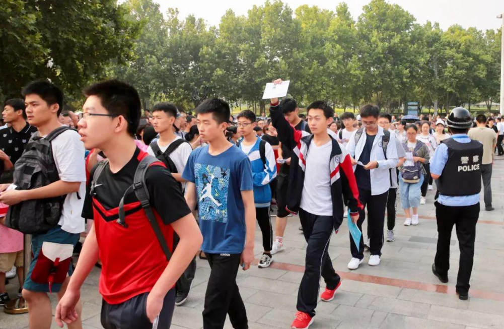 没有考上高中的学生，除了职高还有别的出路吗？老师的回答很扎心