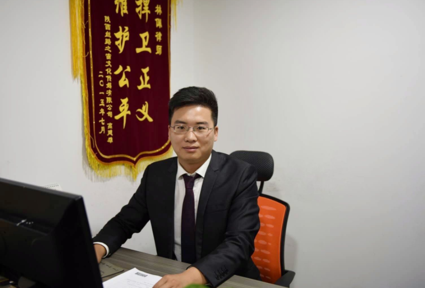 同样是法学生就业，律师事务所和公务员差距大，工作多年见分晓