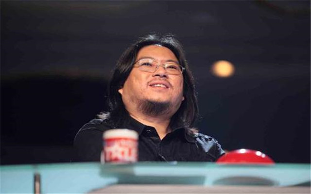 高晓松:有人奉之文化偶像,有人视之公知洋奴,何人拜倒?何人怒骂?