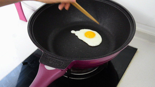 一锅8用的帝伯朗钛钻不粘锅，使用后什么感受？“爆赞！”