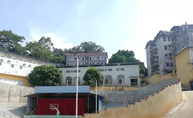 这所学校被曝剃光头、吊打、关禁闭…体罚犯错学生！部门证实属实