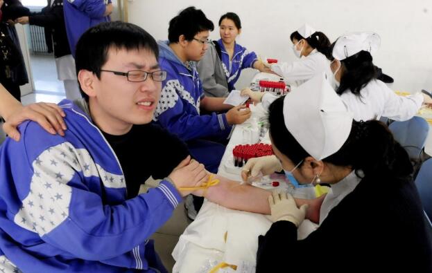 高考体检需要“一丝不挂”？吓坏高三党，医生：你以为我不尴尬？