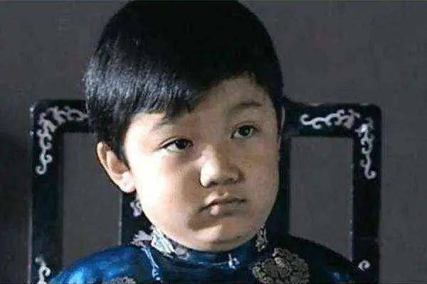 《家有儿女》播出16年，张一山杨紫走红，“小雨”尤浩然为啥糊了