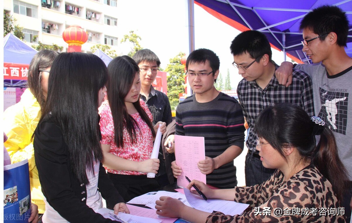 大学生走直招士官的优势在哪里，前景真的很好吗，看完你就懂了