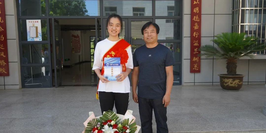 陕西考生辛灵，509分报考军校，一举成为让人羡慕的女飞行学员