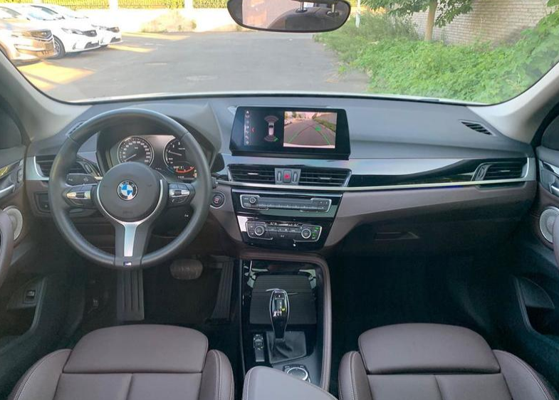 宝马X1：试驾改款 xDrive25Li 尊享型，2.0T引擎百公里加速8.1秒