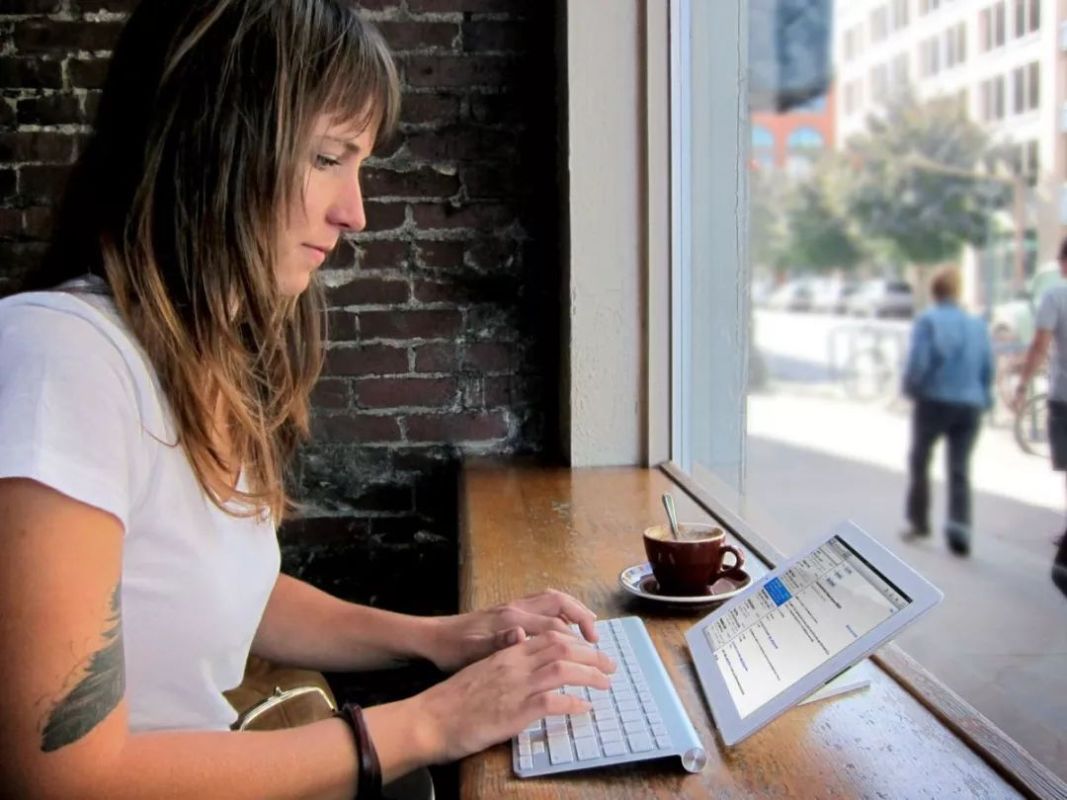 为什么很多人喜欢在星巴克办公(那些年轻人为什么要坐在星巴克里,煞有