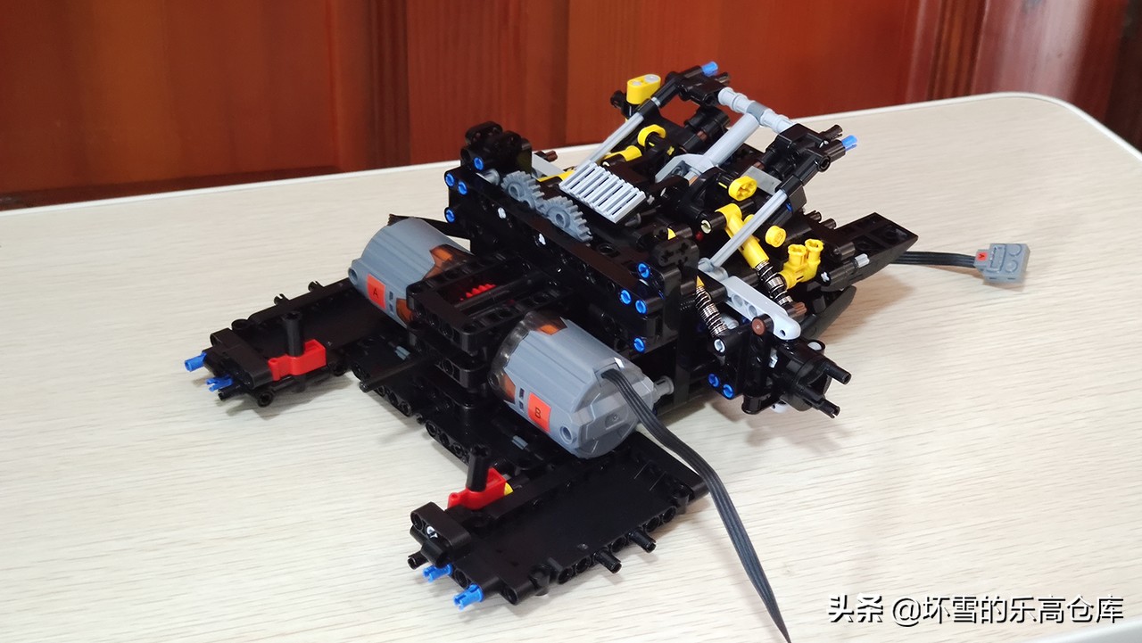外观霸气，玩点有趣：开箱宇星模王超级跑车，你能认出原型吗？