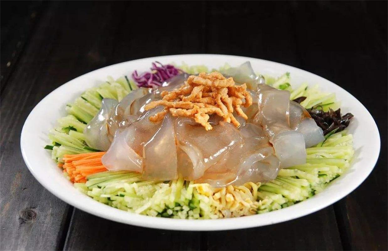 肉丝拉皮(用这种方法做肉丝拉皮,吃起来口感滑嫩,还能作为一道主食来